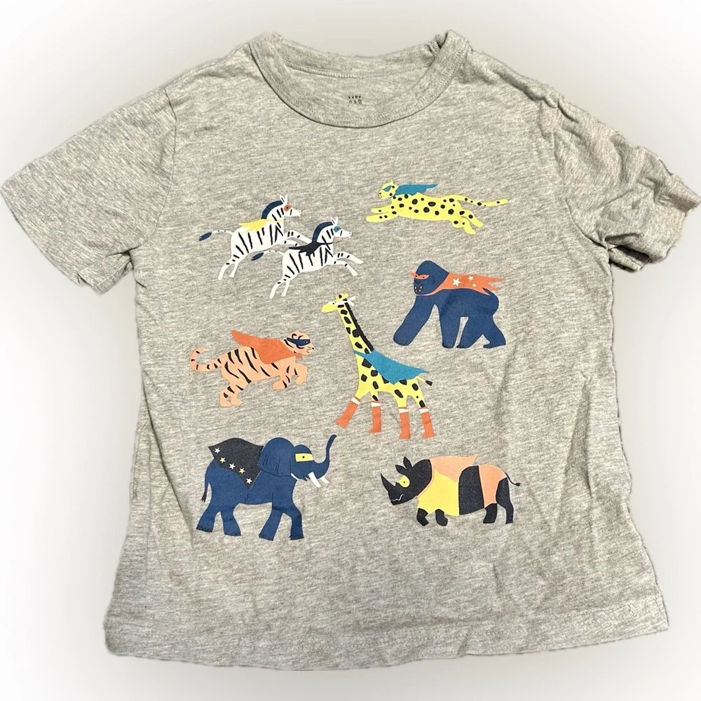 GAP Kids Gray Superhero Animal Graphic Tee 4T Capes & Masks